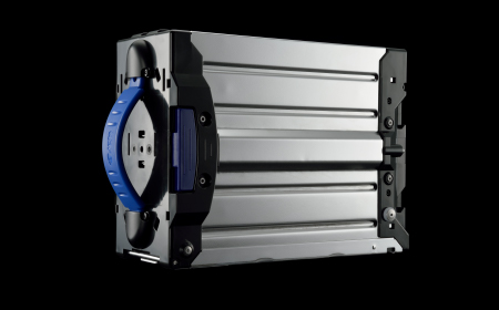 メタルと樹脂を併用したハイブリッド金庫の製品写真